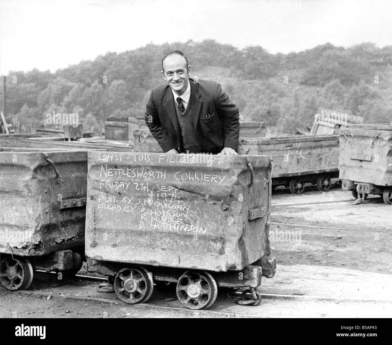 Signor Richard Jones con l'ultima vasca da Nettlesworth Colliery Foto Stock