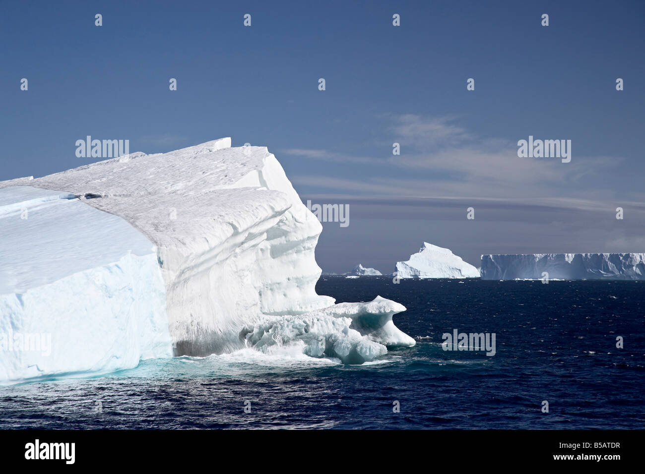 Pulire e sporco iceberg, off Laurie isola, a sud delle Isole Orkney, regioni polari Foto Stock