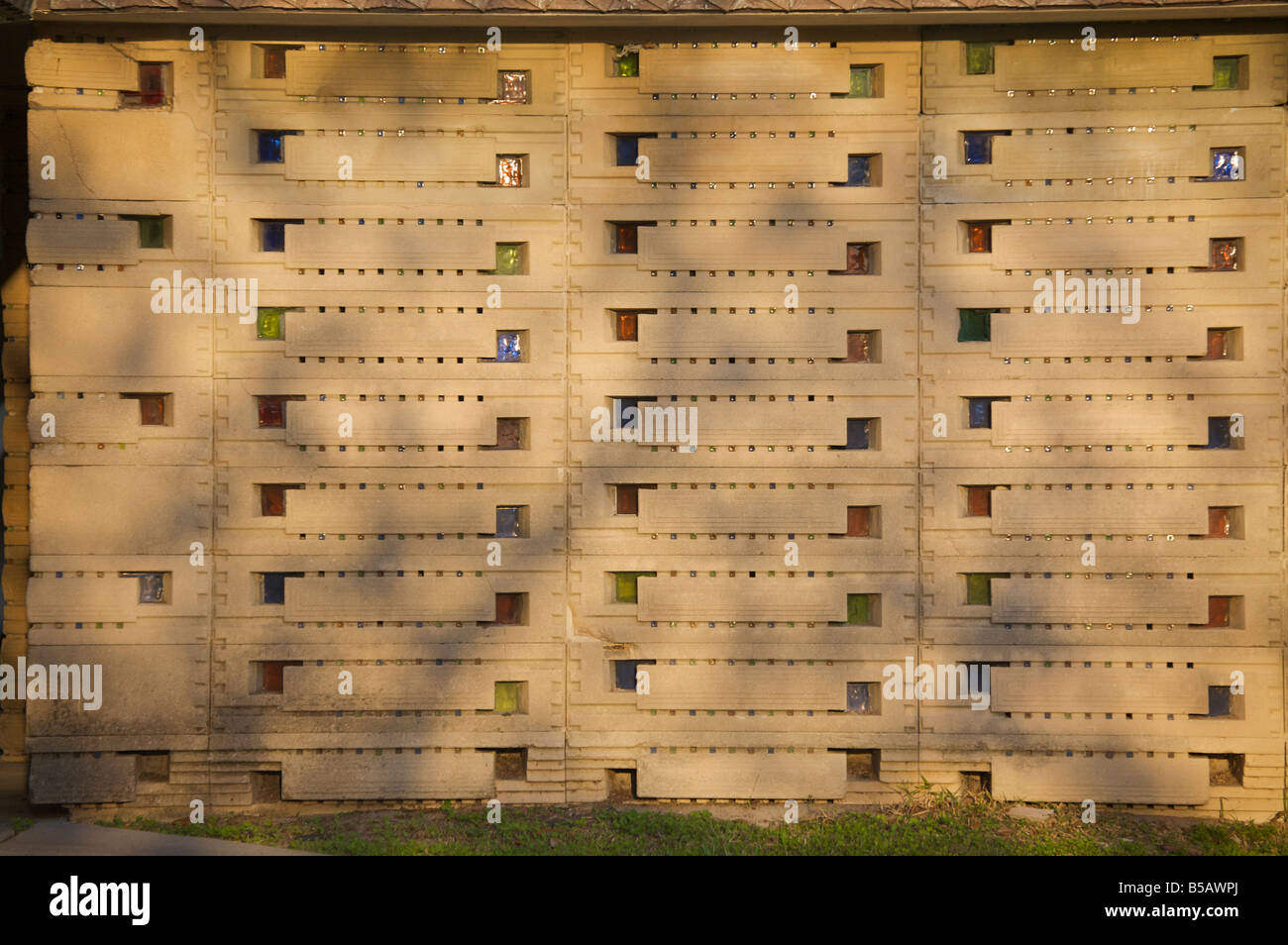 Dettaglio del vetro colorato le pareti del carter Walbridge Hawkins costruzione di seminario da architetto Frank Lloyd Wright a Lakeland FL Foto Stock