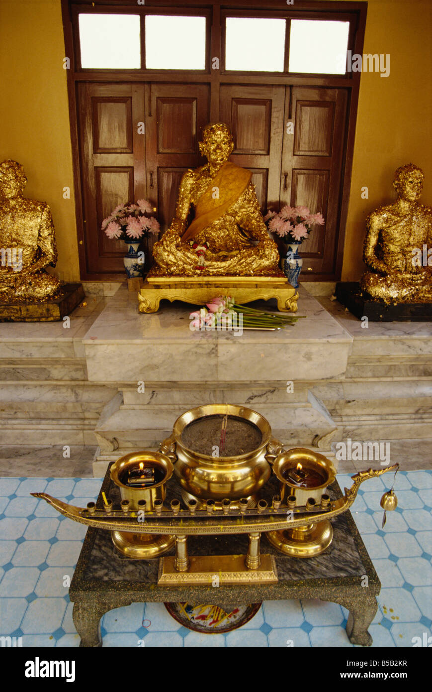 Statue di Buddha ricoperta in foglia oro Bangkok in Thailandia Asia del sud-est asiatico Foto Stock