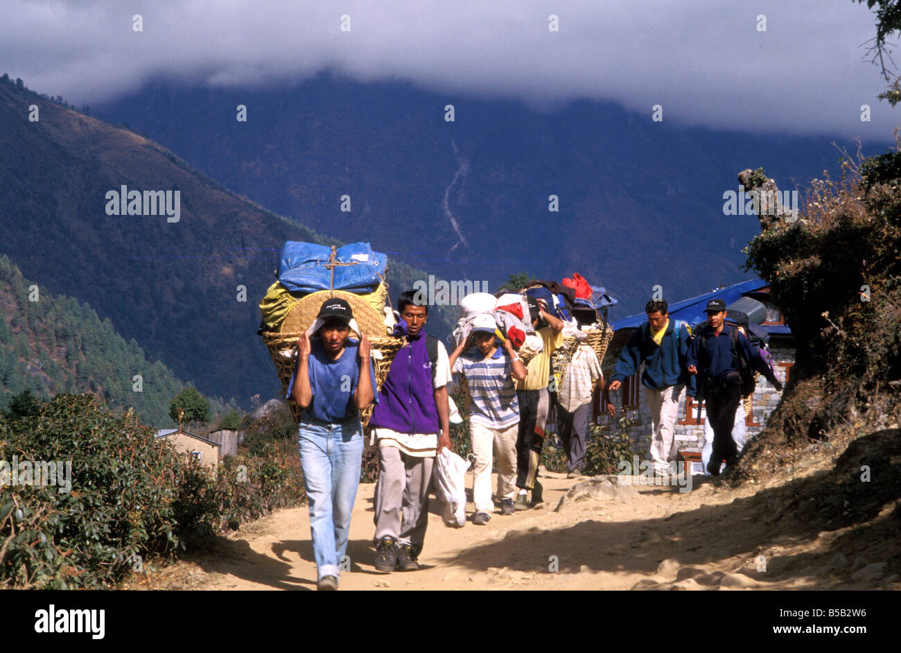 Gli Sherpa lukla a phakding trail nepal Foto Stock