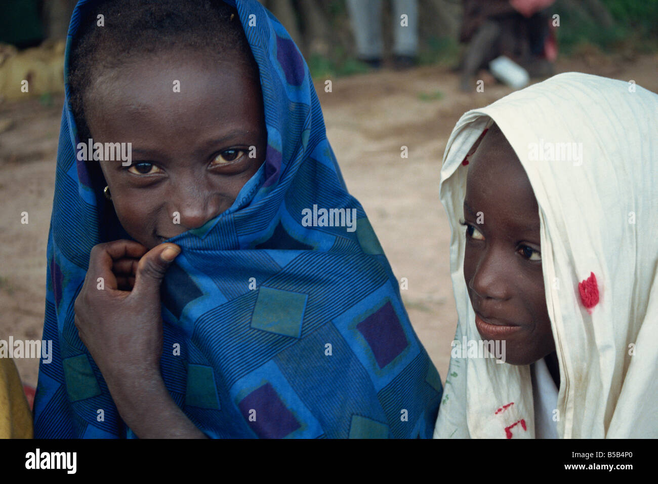 Ritratto di due giovani figli Gambia Africa L TAYLOR Foto Stock