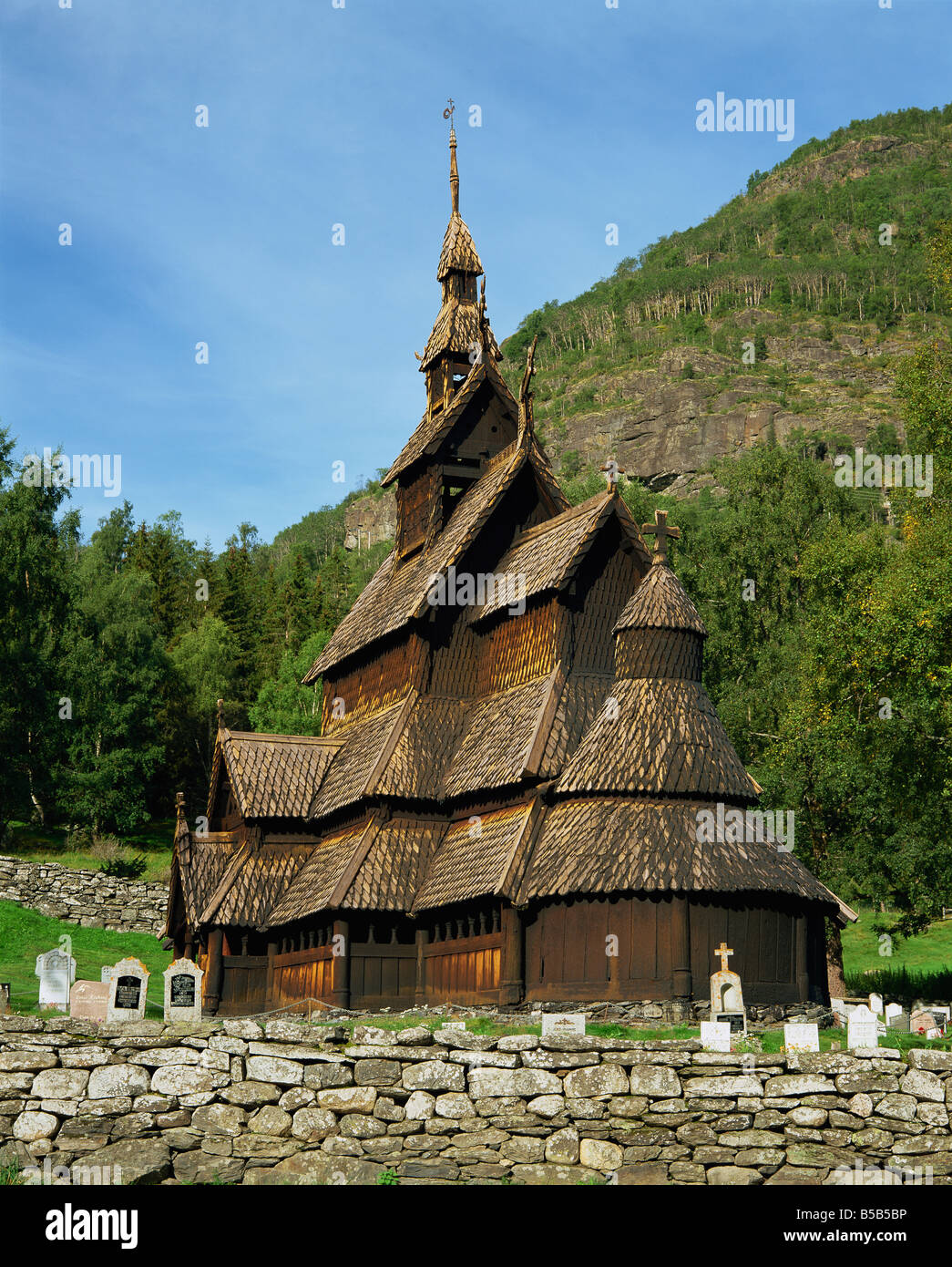 I meglio conservati XII C Doga Chiesa in Norvegia Borgund doga Chiesa Western Fiordi Norvegia G Hellier Foto Stock