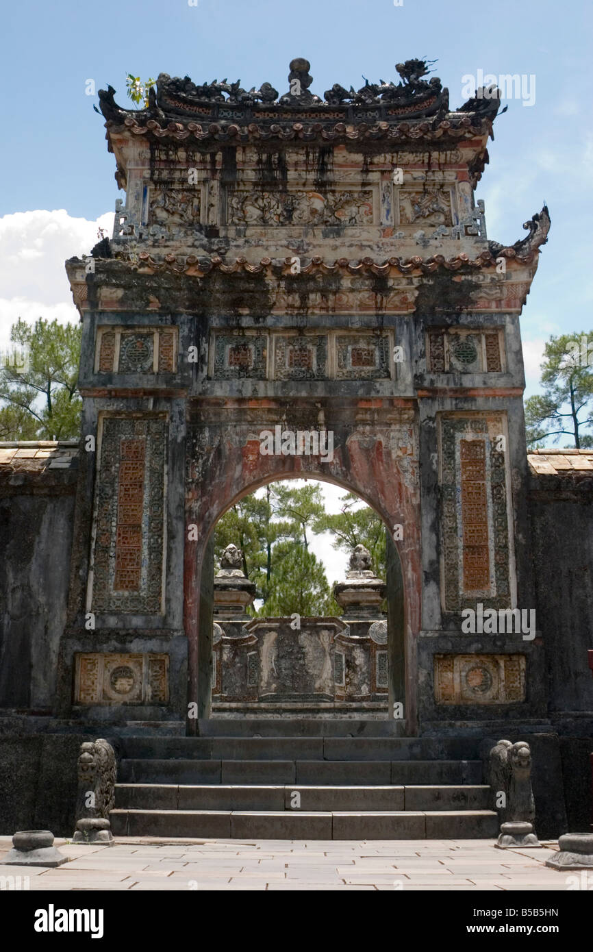 Ingresso alla tomba dell'Imperatore Tu Duc vicino a Hue Vietnam Foto Stock