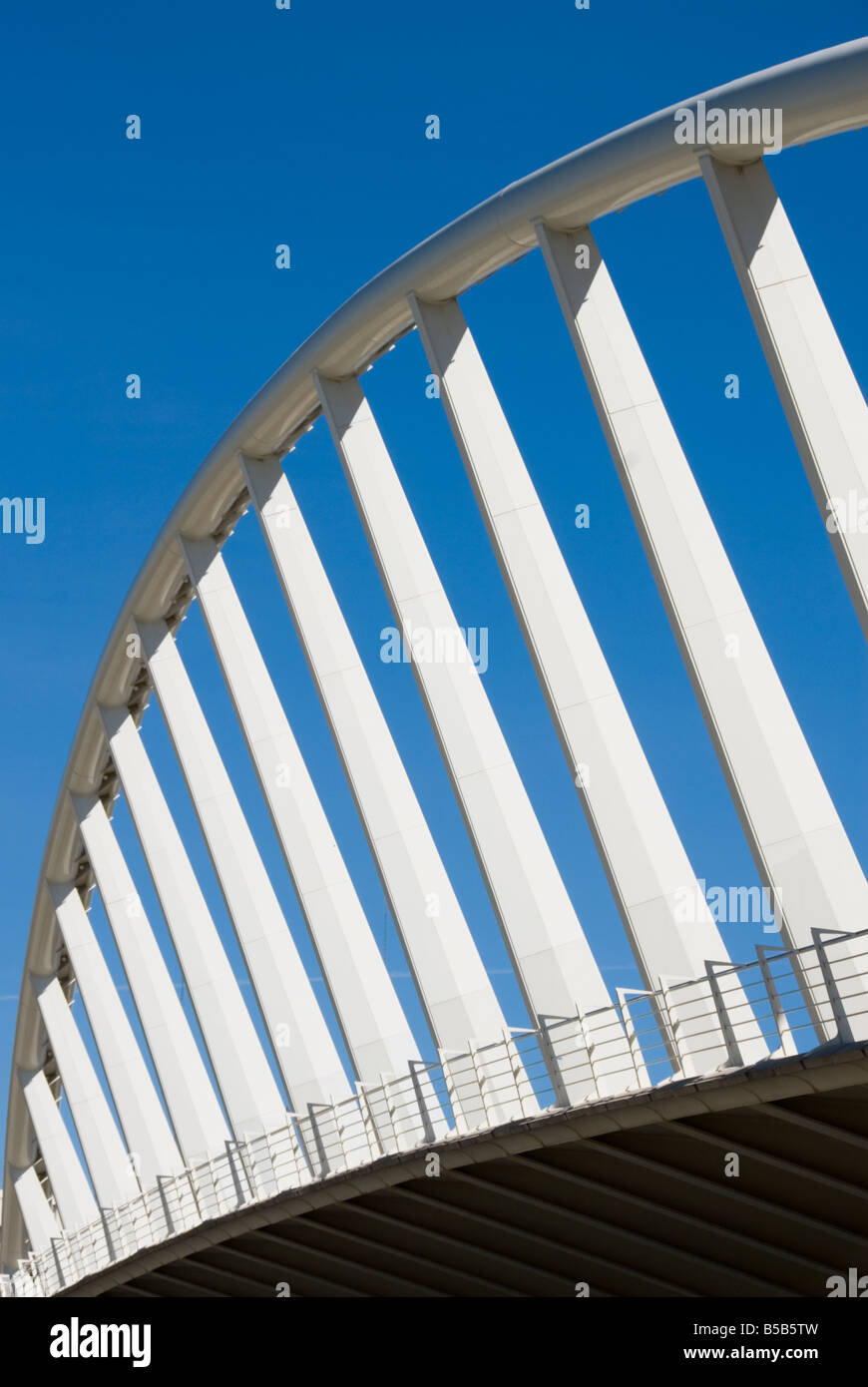 Puente de la Exposicion progettato da Santiago Calatrava nell'ex alveo Jardin del Turia a Valencia Spagna Foto Stock