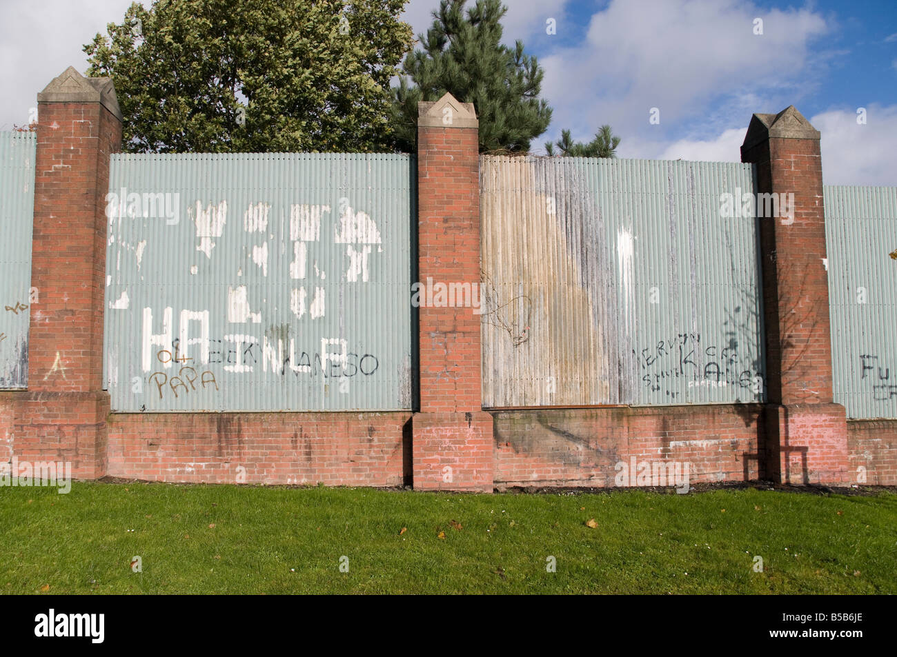 La pace a parete/linea all alleanza Avenue, Belfast Foto Stock