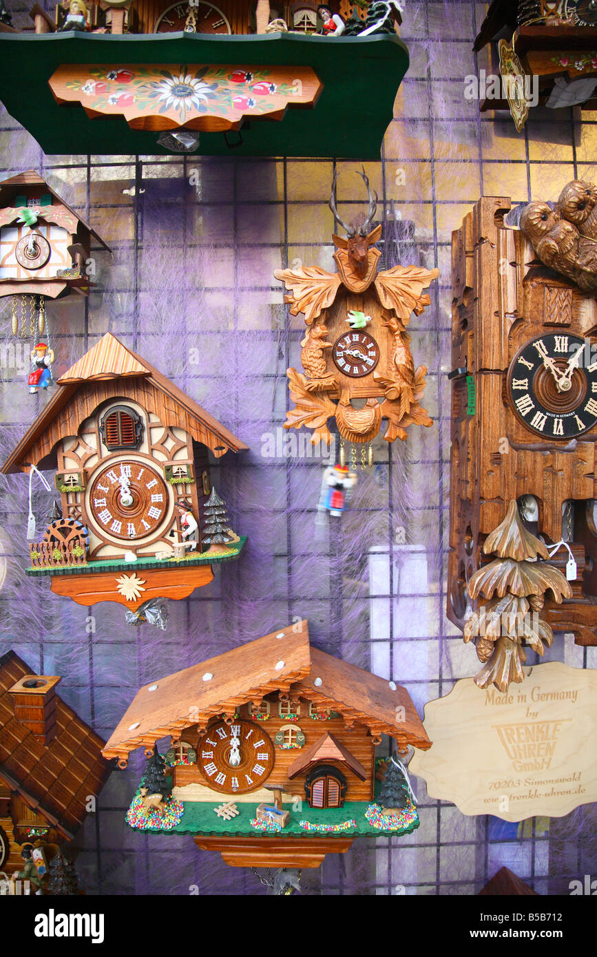 Orologio, orologi, oldfashion, tedesco, a parete, ora orologio cucù,  Bruxelles, Brussel, Belgio Foto stock - Alamy
