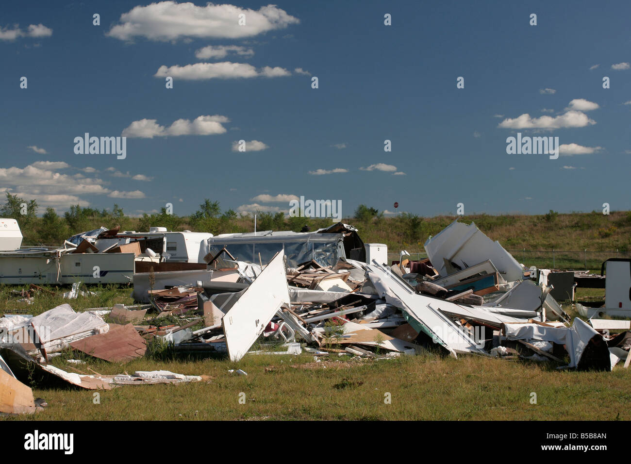 Roulotte distrutta dal tornado Foto Stock