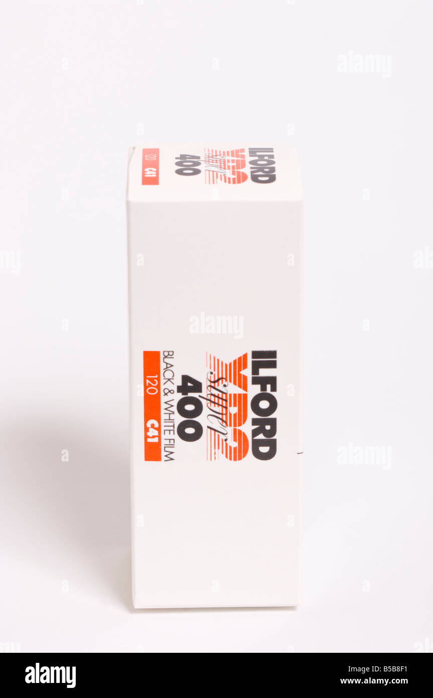 Un rotolo di Ilford XP2 Super 400 asa bianco & nero 120 pellicole in rotoli per andare nelle fotocamere di medio formato e di essere trasformati in c41 chemistry Foto Stock