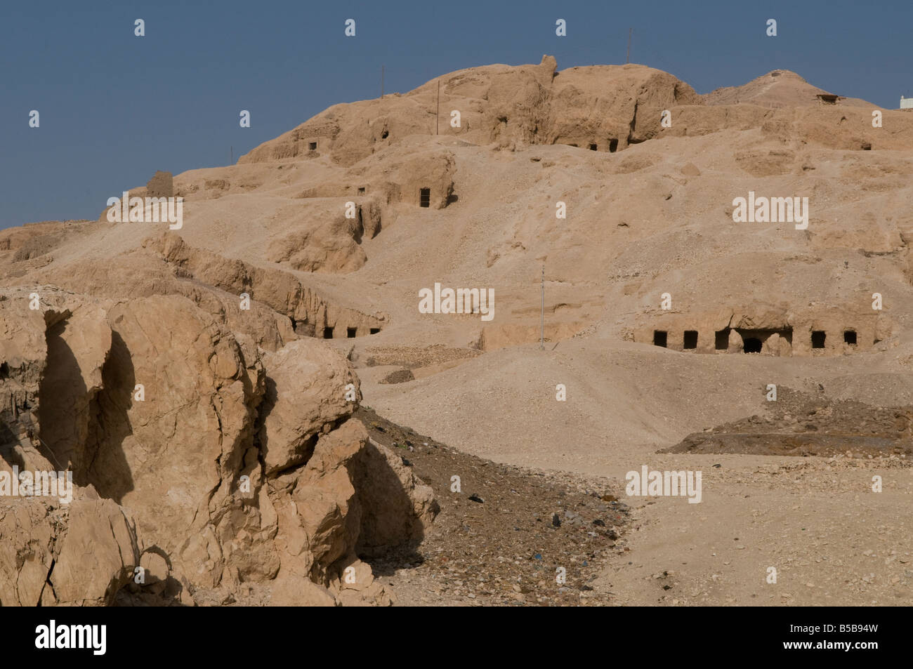 La necropoli tebana complesso utilizzato per sepolture rituali per gran parte del periodo faraonico, specialmente durante il Nuovo Regno di fronte di Luxor in Egitto Foto Stock La necropoli tebana complesso utilizzato per sepolture rituali per gran parte del periodo faraonico, specialmente durante il Nuovo Regno di fronte di Luxor in Egitto Foto Stock