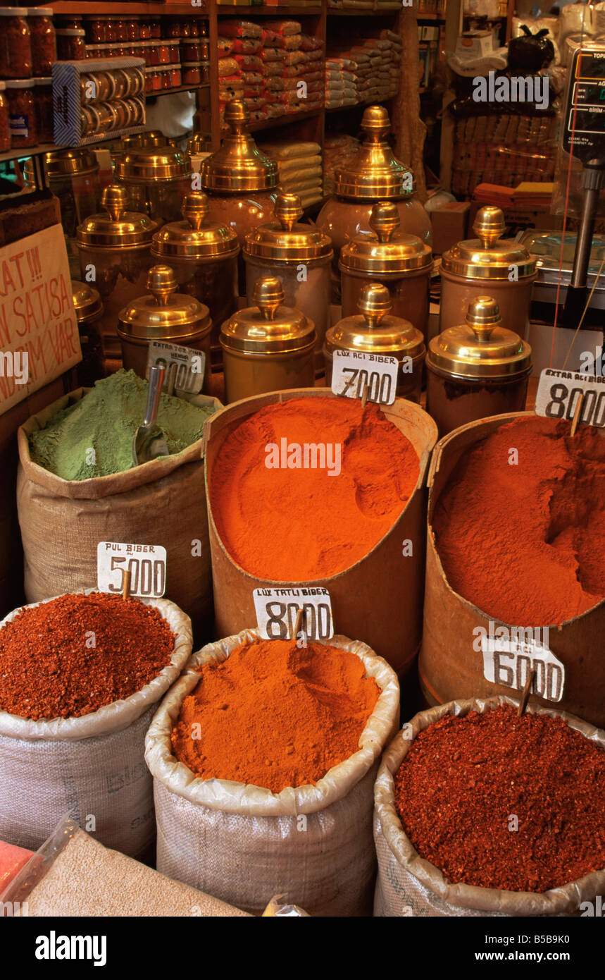 Spezie nel mercato, Istanbul, Turchia, Europa Foto Stock