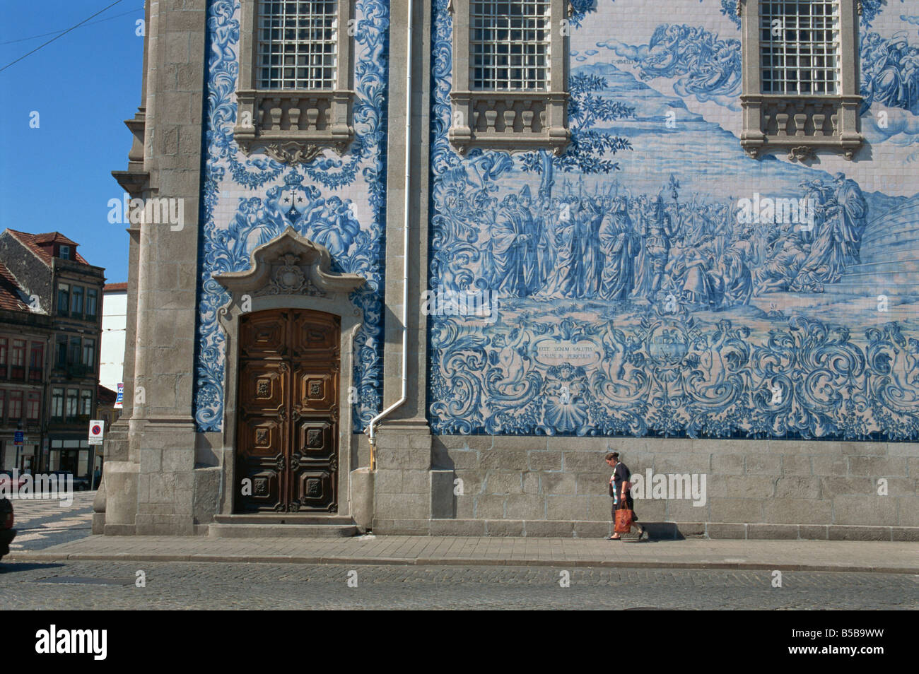 Pannello Azulejo su Carmo chiesa, Oporto, Portogallo, Europa Foto Stock