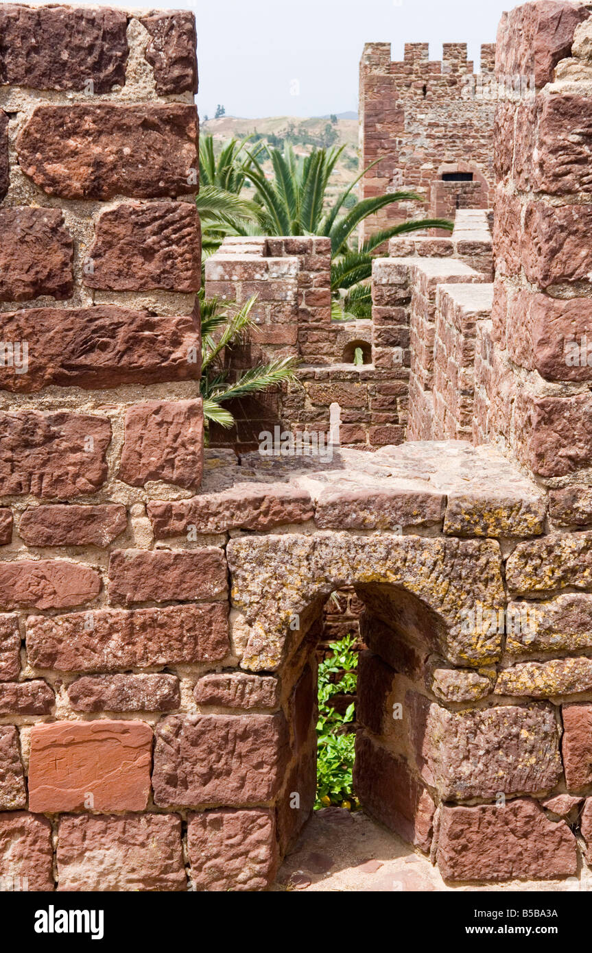 Il più grande castello in Algarve, i bastioni, tardo romana o visigotica fort, Silves, Algarve, PORTOGALLO Foto Stock