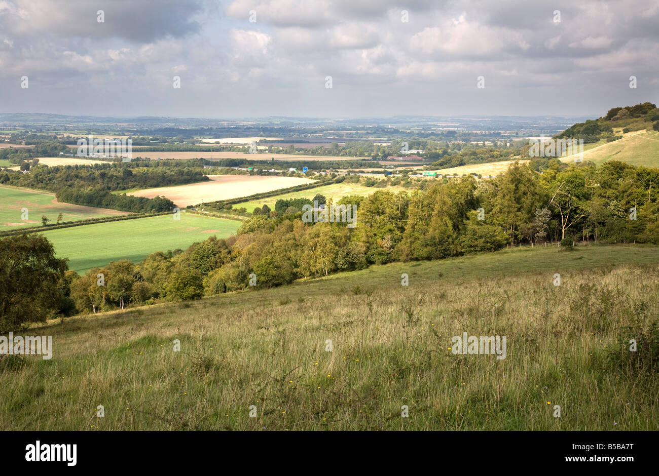 Aston rowant oxfordshire chilterns con autostrada M40 in distanza Foto Stock