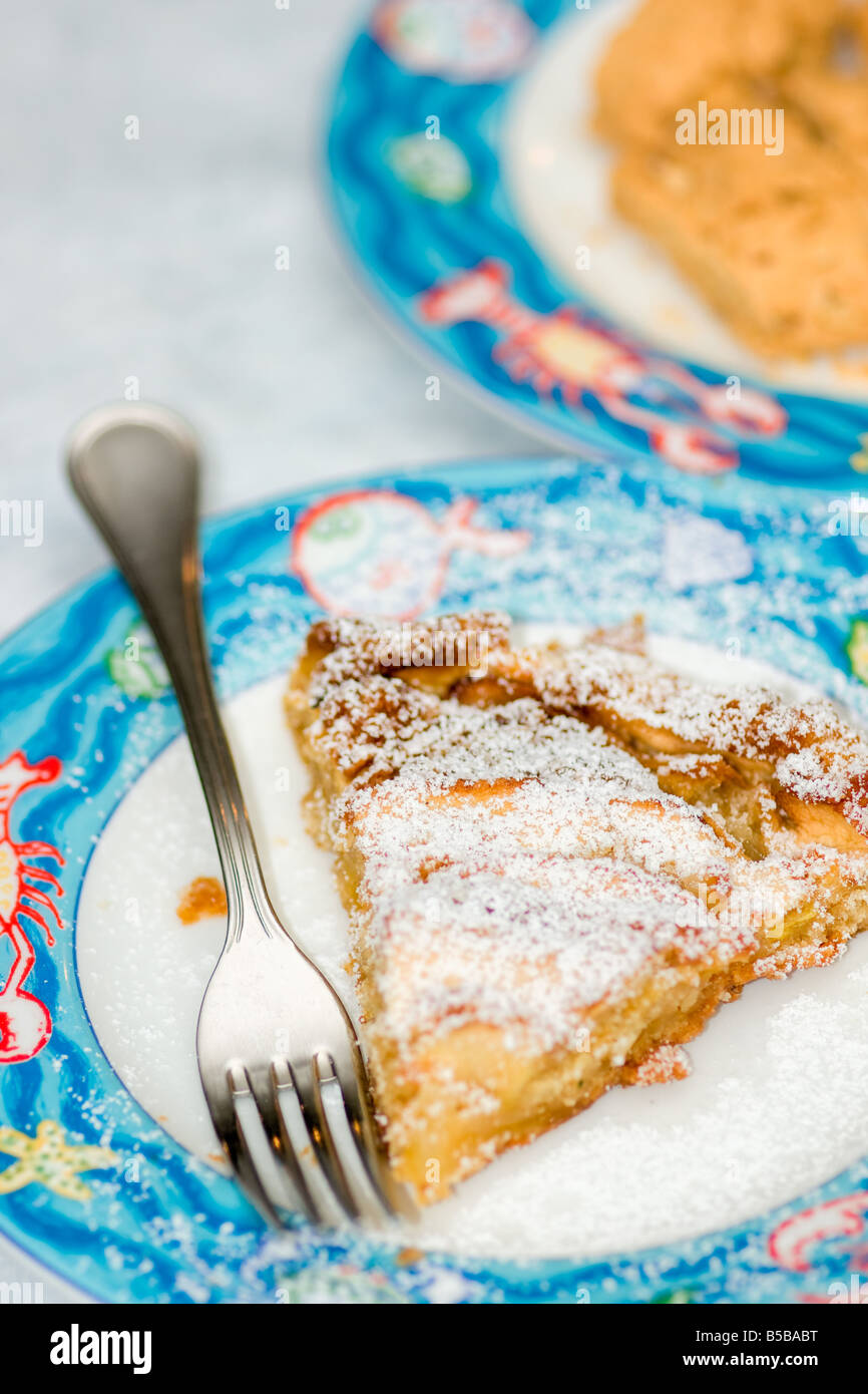 Un piatto di fatto in casa torta di mele Foto Stock