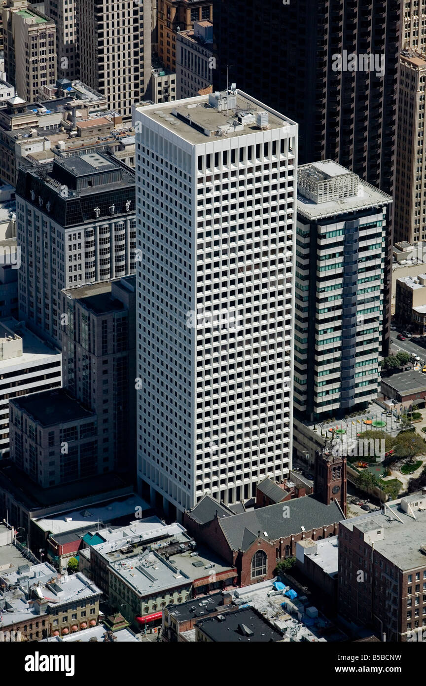 Fotografia aerea di Hartford Edificio 650 California Street San Francisco ufficio torre e la vecchia chiesa di Santa Maria Foto Stock