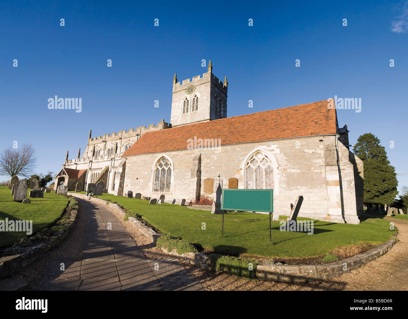 La più antica chiesa sassone nel Warwickshire Wootten Wawen vicino a Stratford upon Avon Warwickshire England Regno Unito Europa Foto Stock