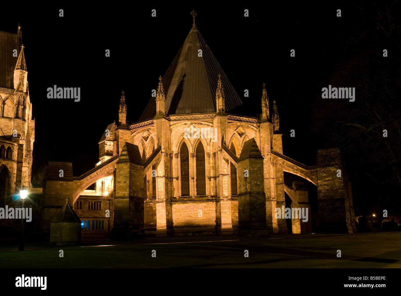 La Chapter House presso la Cattedrale di Lincoln, Lincoln, Regno Unito durante la notte Foto Stock