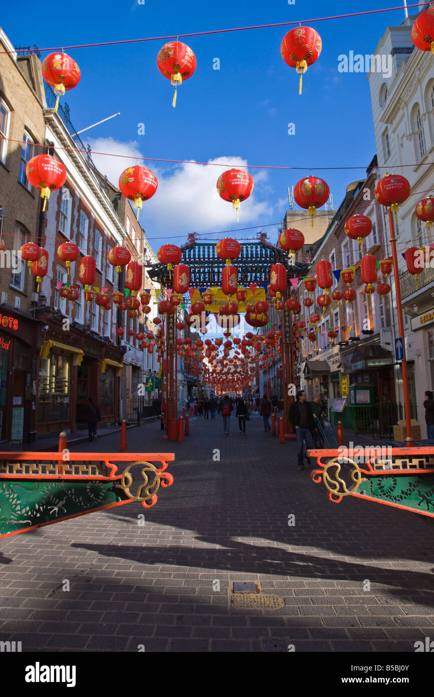 Gerrard Street, Chinatown, Capodanno cinese lanterne decorano le strade circostanti, Soho, Londra, Inghilterra Foto Stock