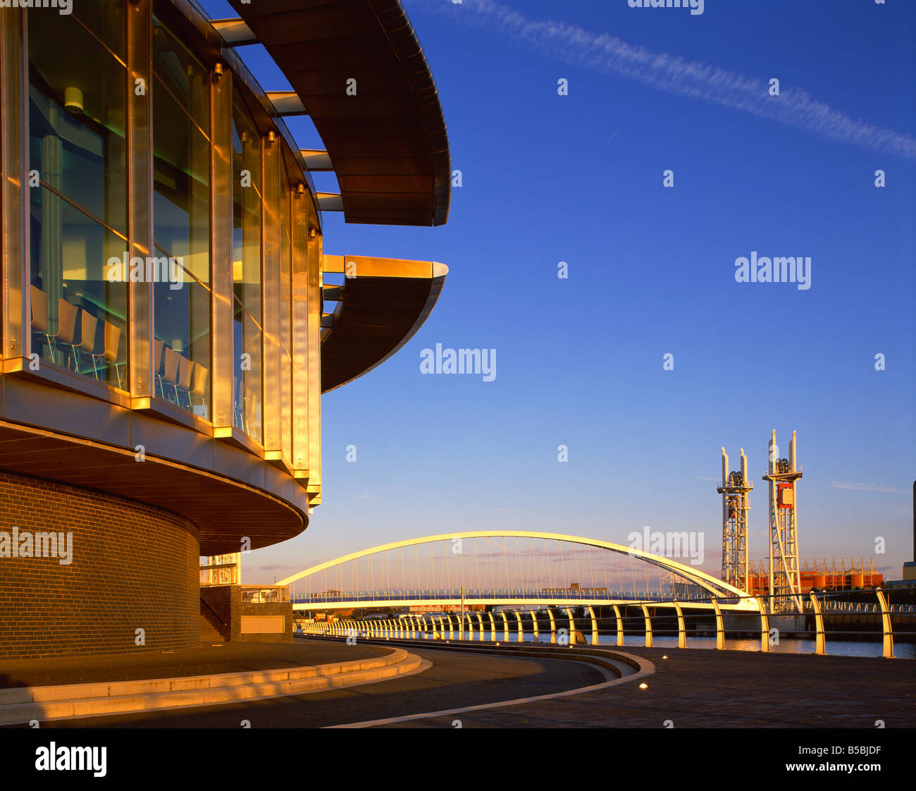 Salford Quays e ponte, Manchester, Inghilterra, Europa Foto Stock