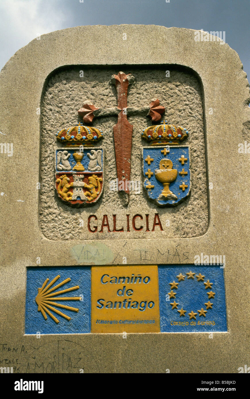 Marcatore in Leon e Galizia confine sul Camino O Cebreiro Galizia Spagna Europa Foto Stock
