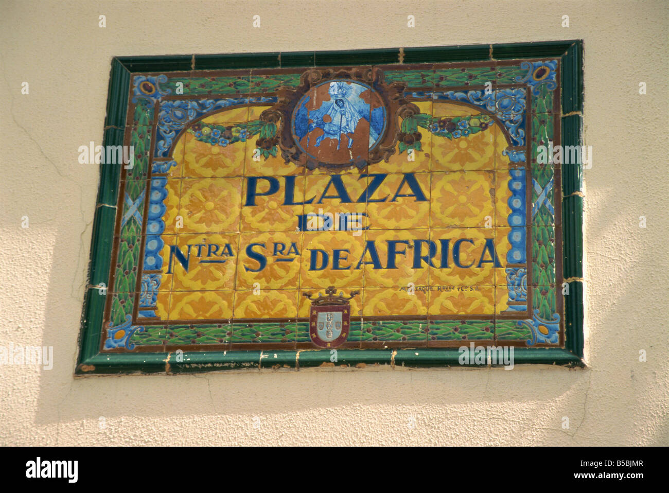 Piastrella ceramica targa nella piazza principale di Ceuta spagnolo Nord Africa Africa Foto Stock