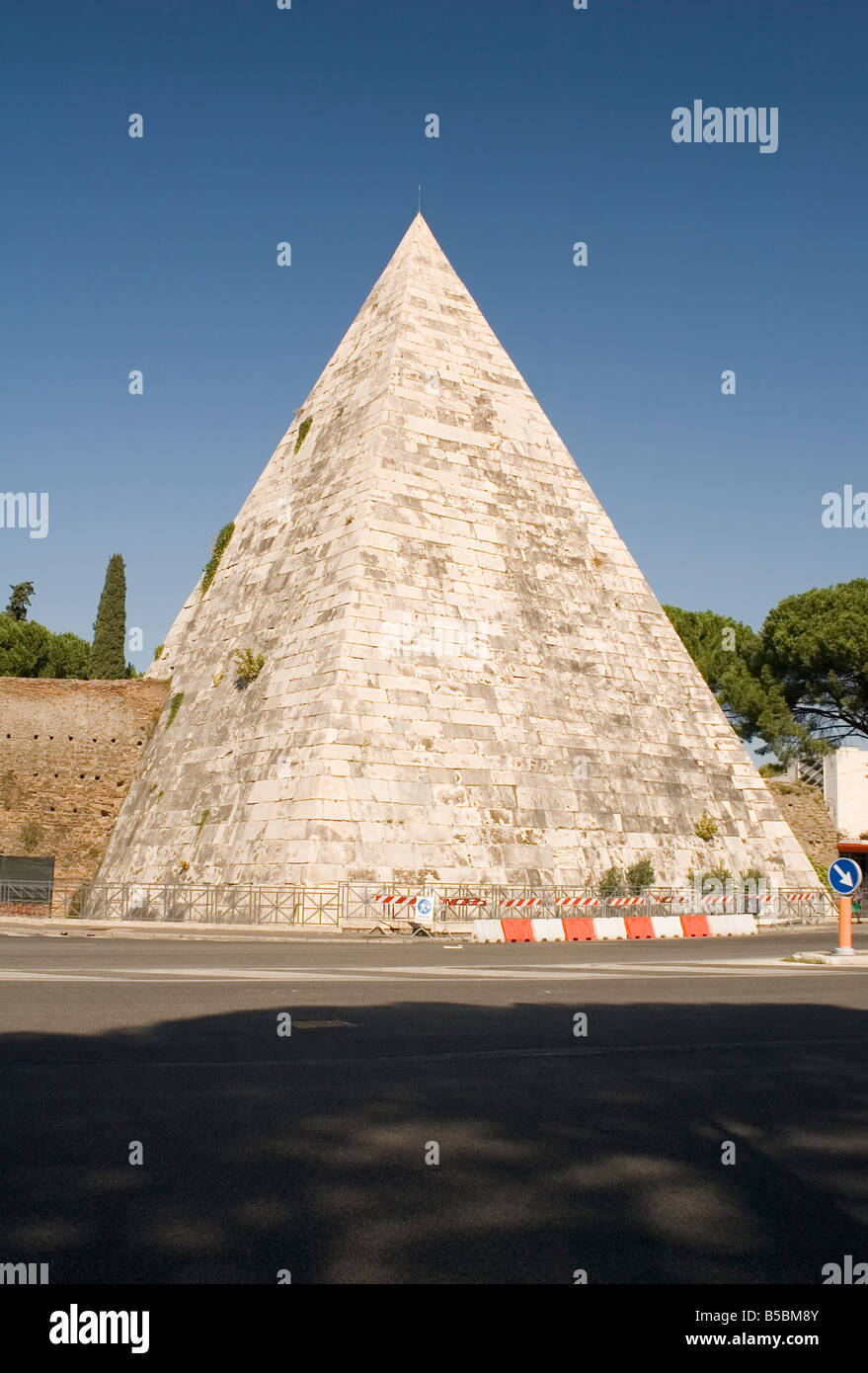 In Italia i vecchi piramide di pietra di Roma Foto Stock