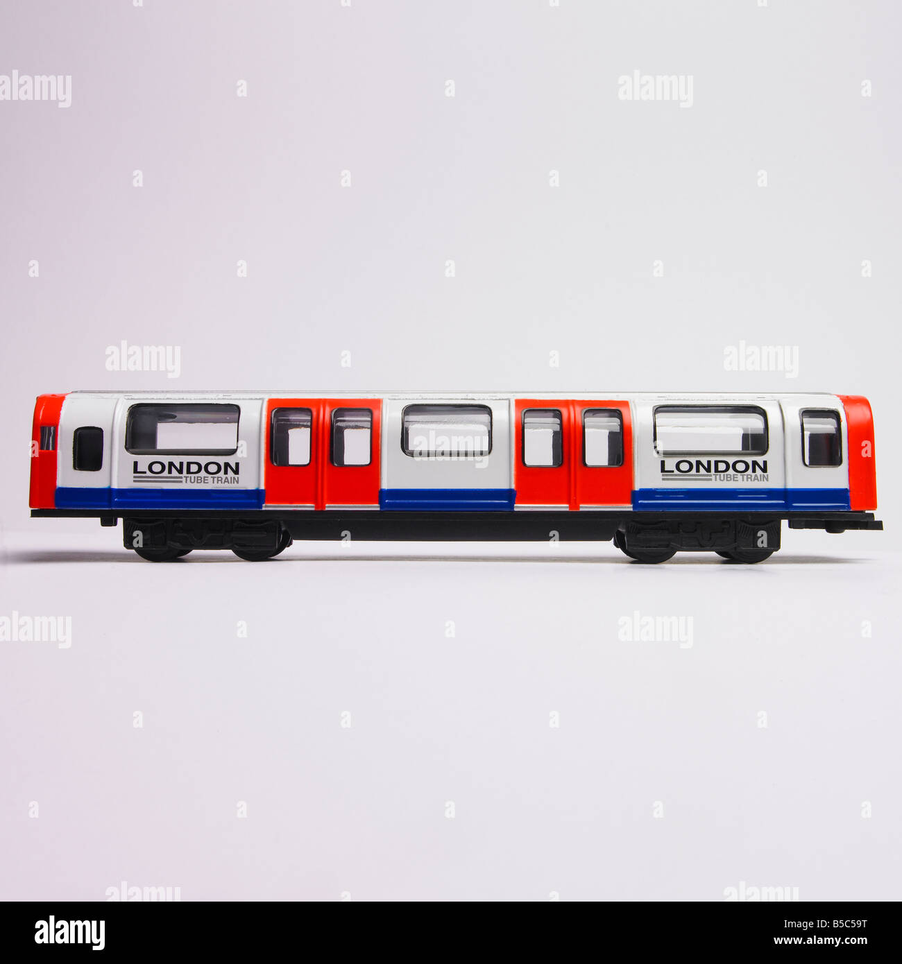 La metropolitana di Londra treno su sfondo bianco Foto Stock