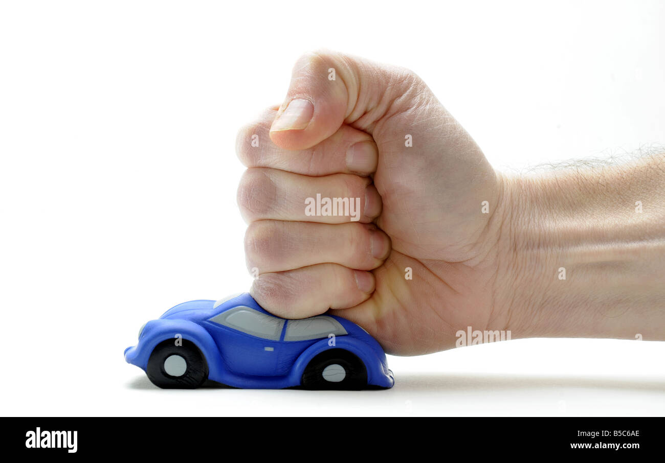 Un modello di auto ha colpito e schiacciato da un pugno di Le Mans. Foto Stock