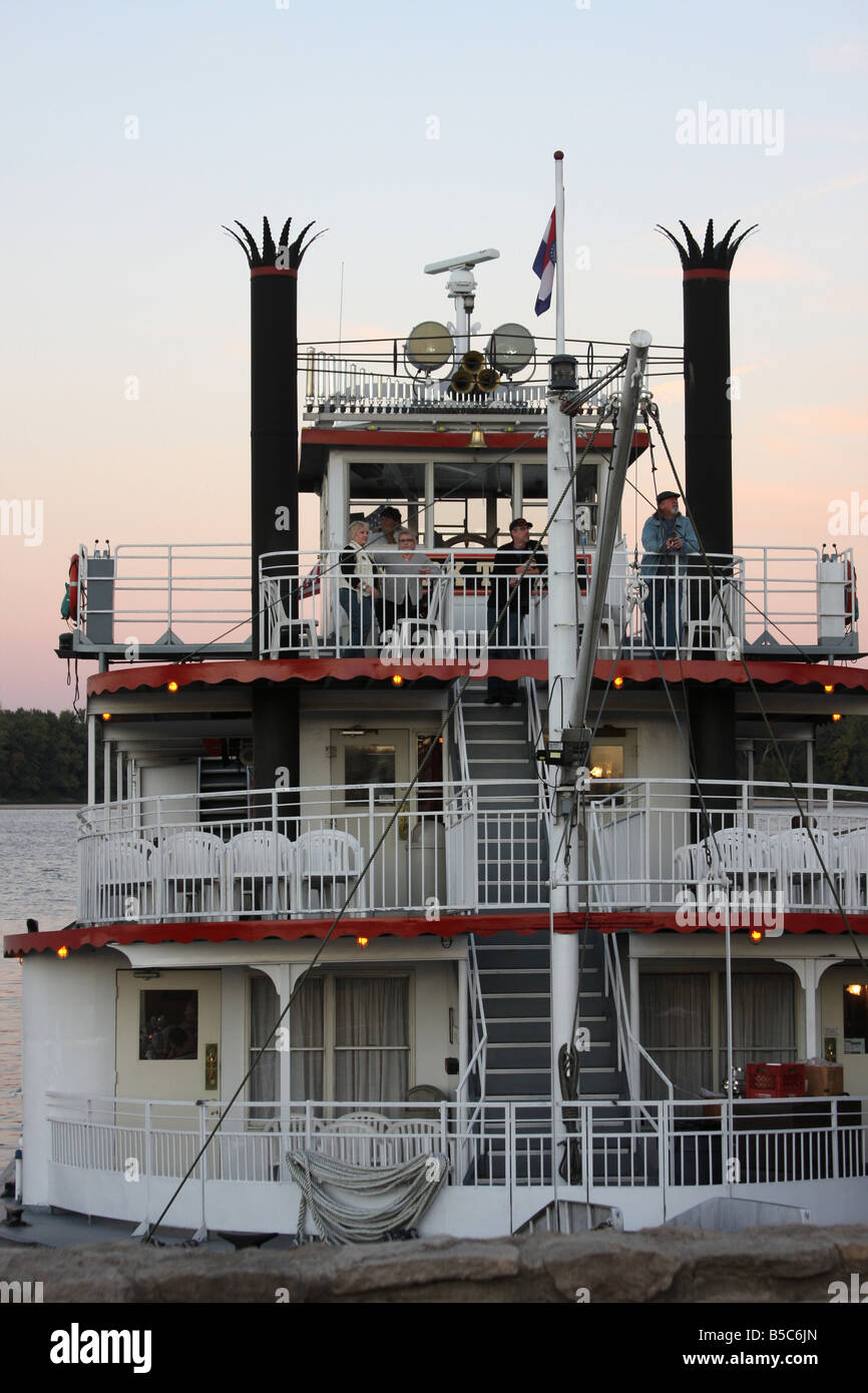 Il Mark Twain vapore Nave a pale al dock sul fiume Mississippi Annibale Missouri Foto Stock