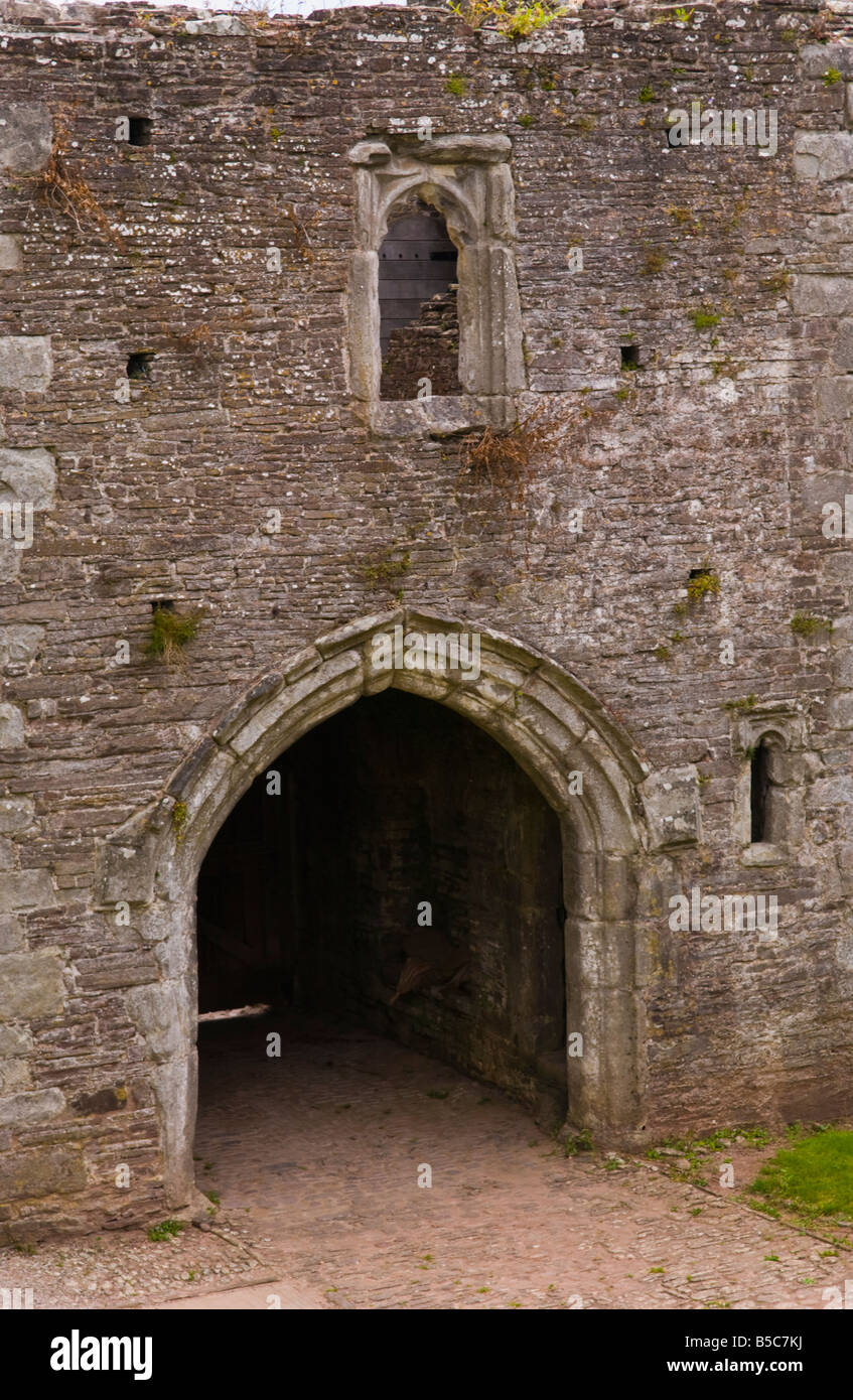 Gateway nella corte Tretower Powys South Wales UK un paese medioevale casa risalente al XIV secolo Foto Stock