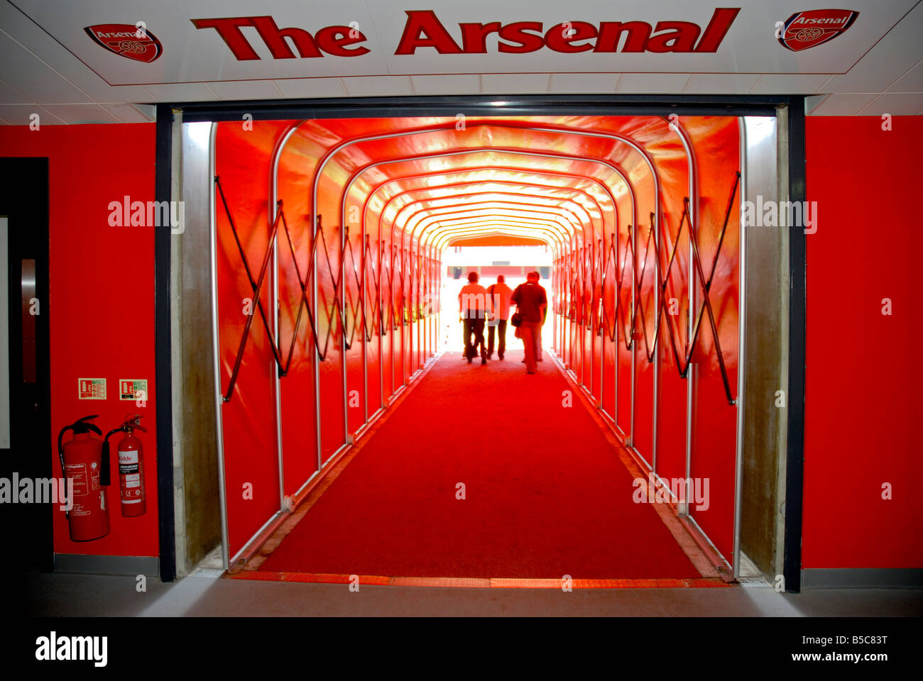 L'Arsenal tunnel sulla riproduzione di pitch Emirates Stadium di Londra Foto Stock