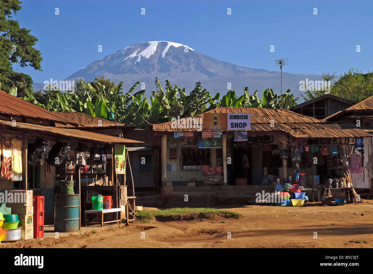 Kilimanjaro visto da Kibosho villaggio in Tanzania Foto Stock
