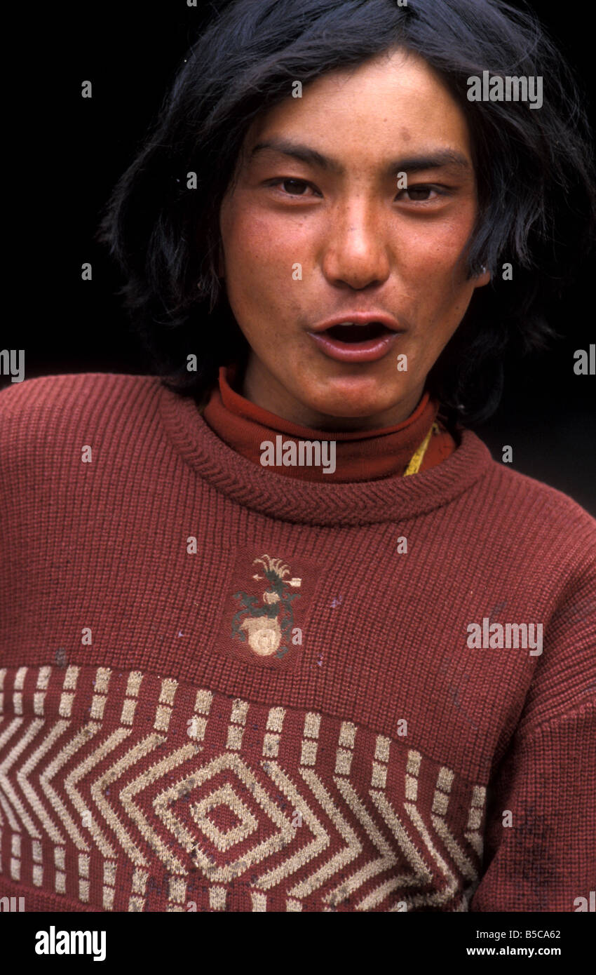 Pellegrino al jokhang lhasa tibet Foto Stock