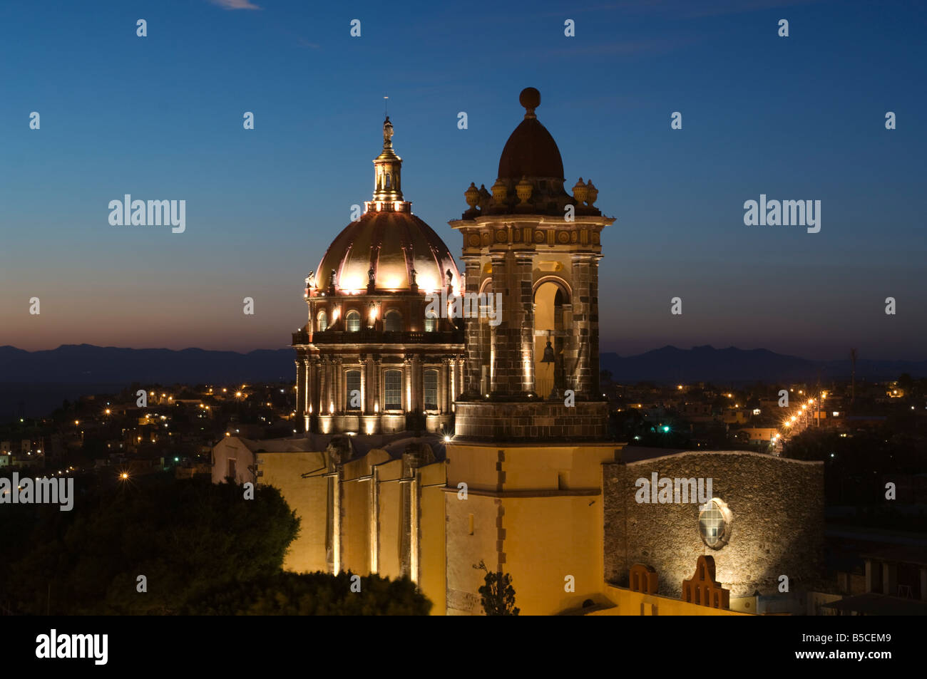 La Chiesa al tramonto in Messico coloniale Foto Stock
