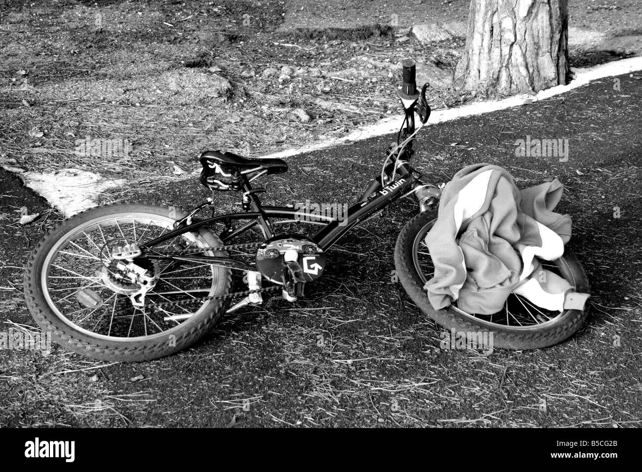 Una bicicletta messo a terra Foto Stock