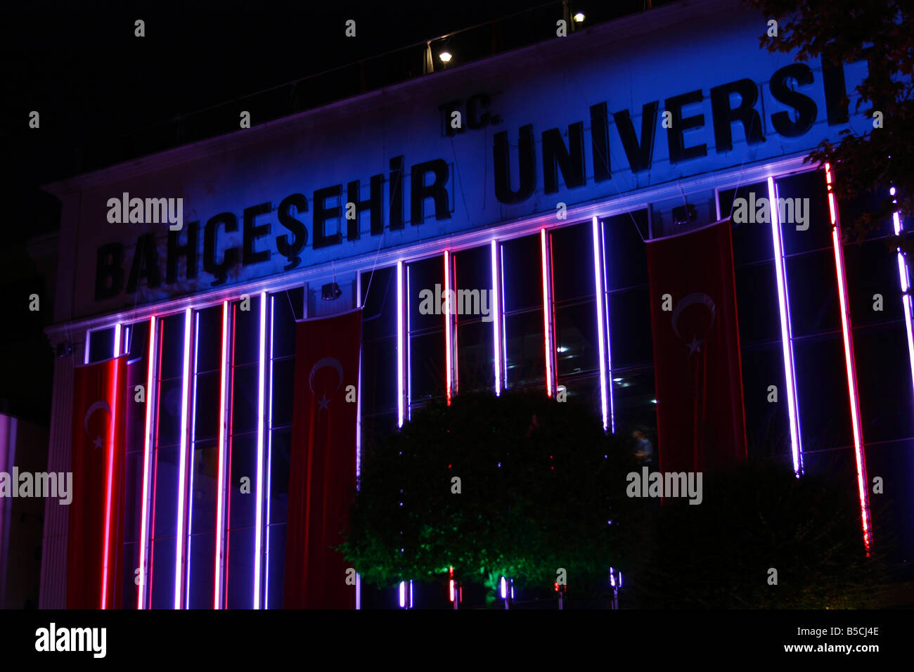 Bahcesehir University - Bahçeşehir Üniversitesi di notte Besiktas, Istanbul, Turchia Ottobre, 2008 Foto Stock