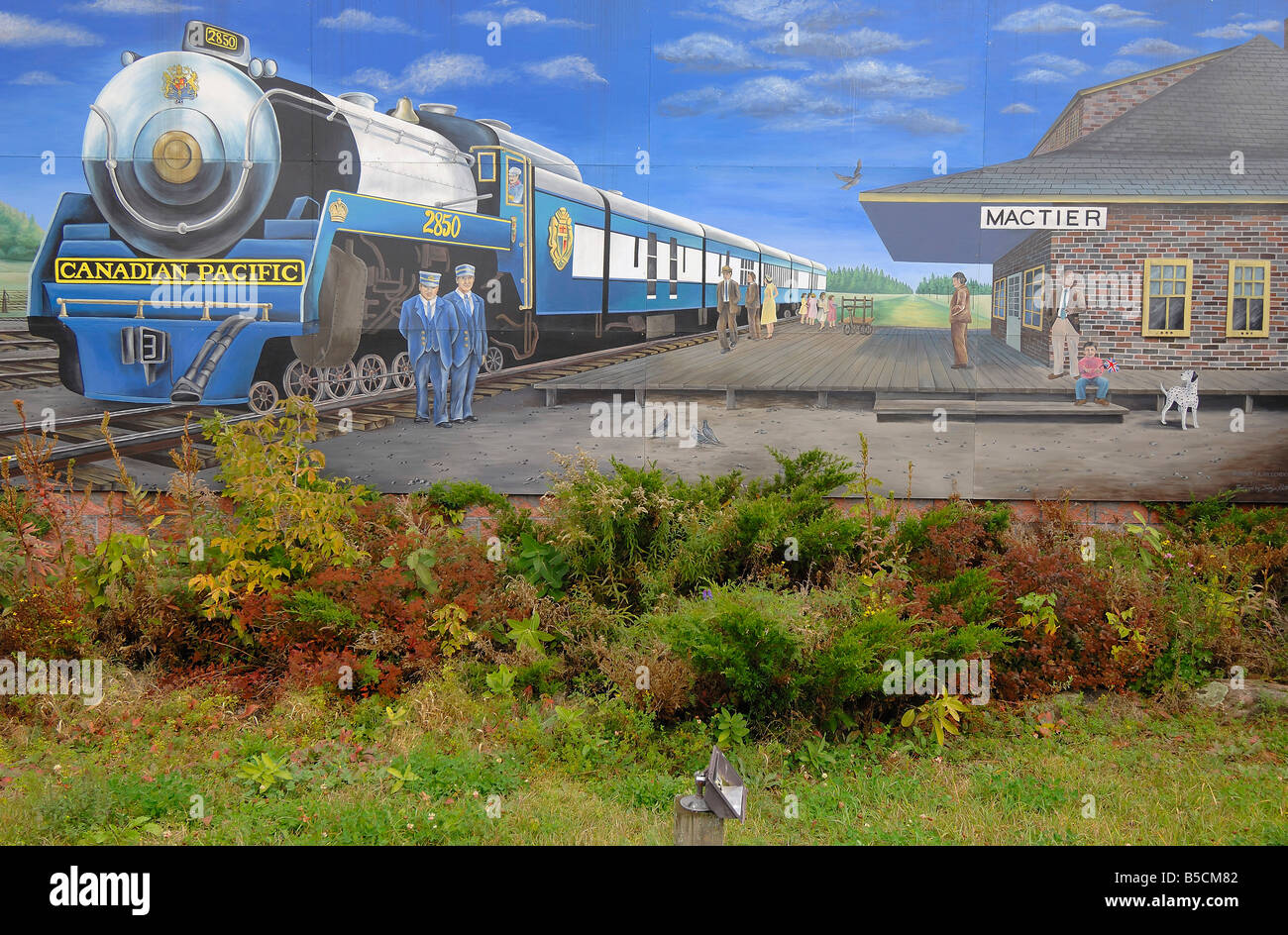 Murale di un Canadian Pacific Railway motore su una parete a Mactier, vicino Parry Sound, Ontario, Canada Foto Stock