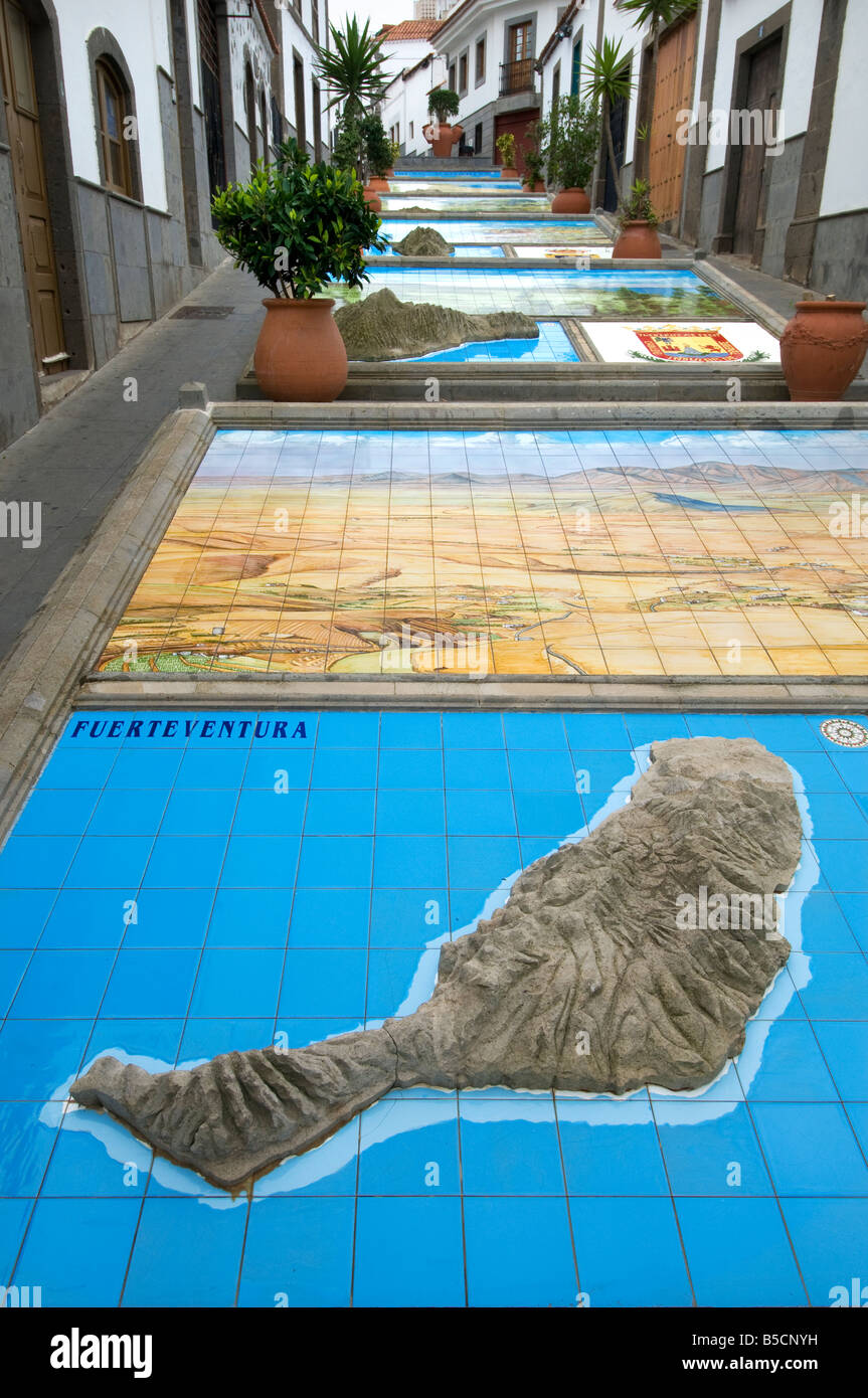 Rilievo in gesso mappa dell'isola di Fuerteventura in esposizione permanente nel villaggio di Firgas Gran Canaria Isole Canarie Spagna Foto Stock