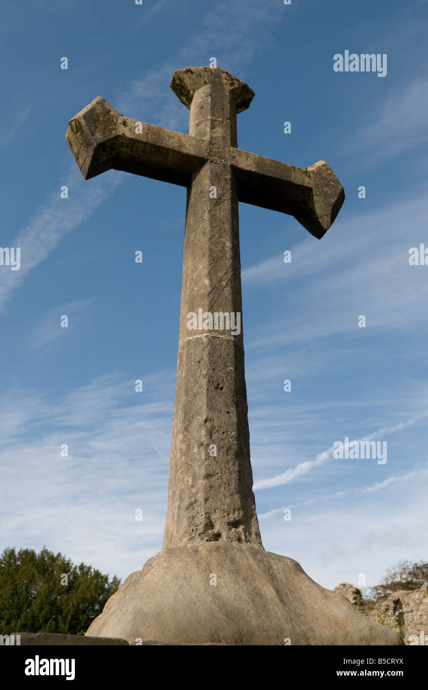 La città di cross a Llandaf Llandaff Cathedral Cardiff Wales UK pomeriggio autunnale Foto Stock