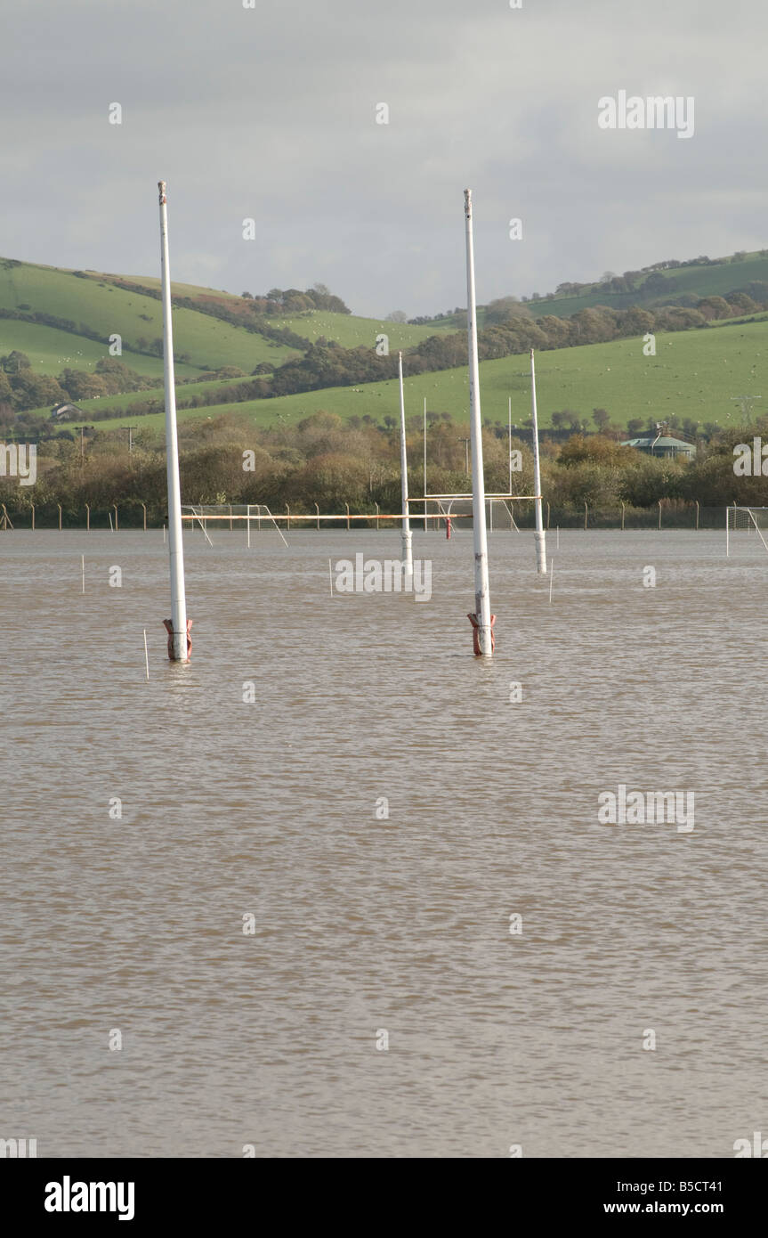 Università del Galles i campi da gioco in acqua in seguito alle inondazioni del fiume Rheidol Ottobre 2008, Aberystwyth, Ceredigion, REGNO UNITO Foto Stock