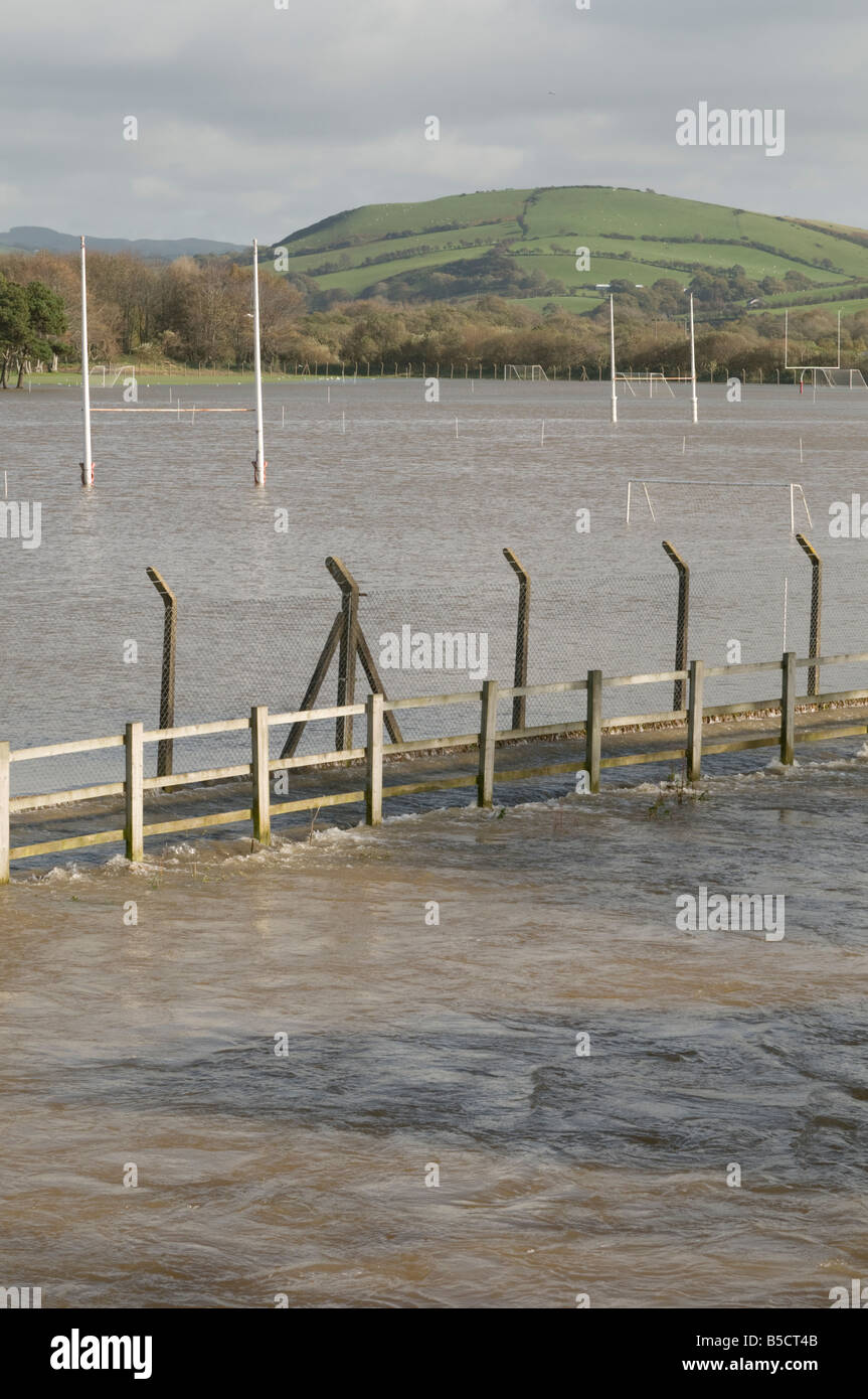 Università del Galles i campi da gioco in acqua in seguito alle inondazioni del fiume Rheidol Ottobre 2008, Aberystwyth, Ceredigion, REGNO UNITO Foto Stock