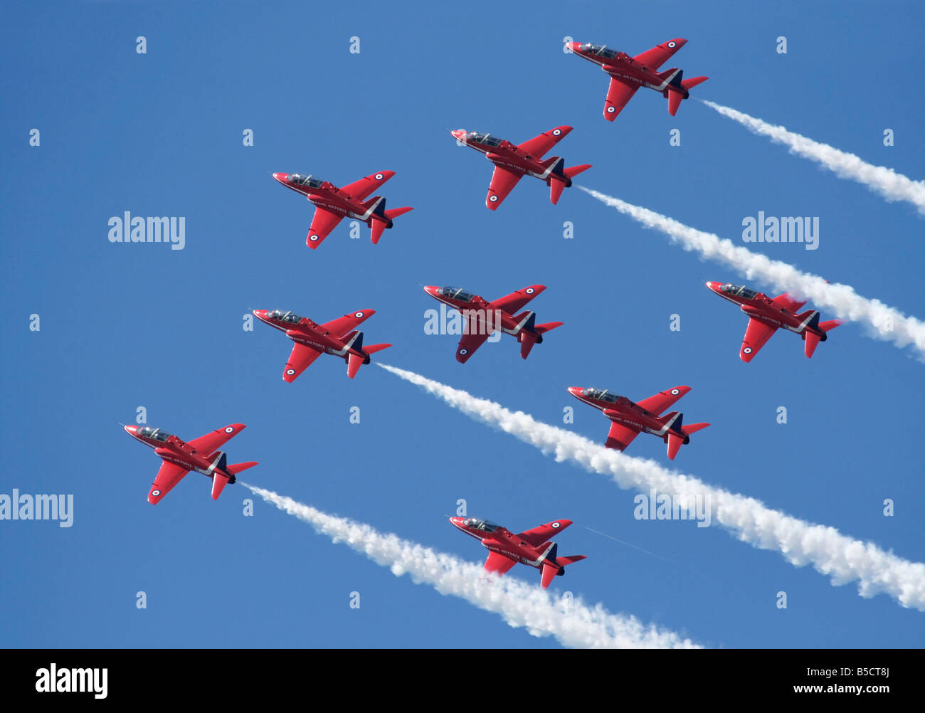 Il Royal Air Force frecce rosse aerobatic team visualizzazione di specialità, il lavoro di squadra e la disciplina durante il volo in formazione Foto Stock