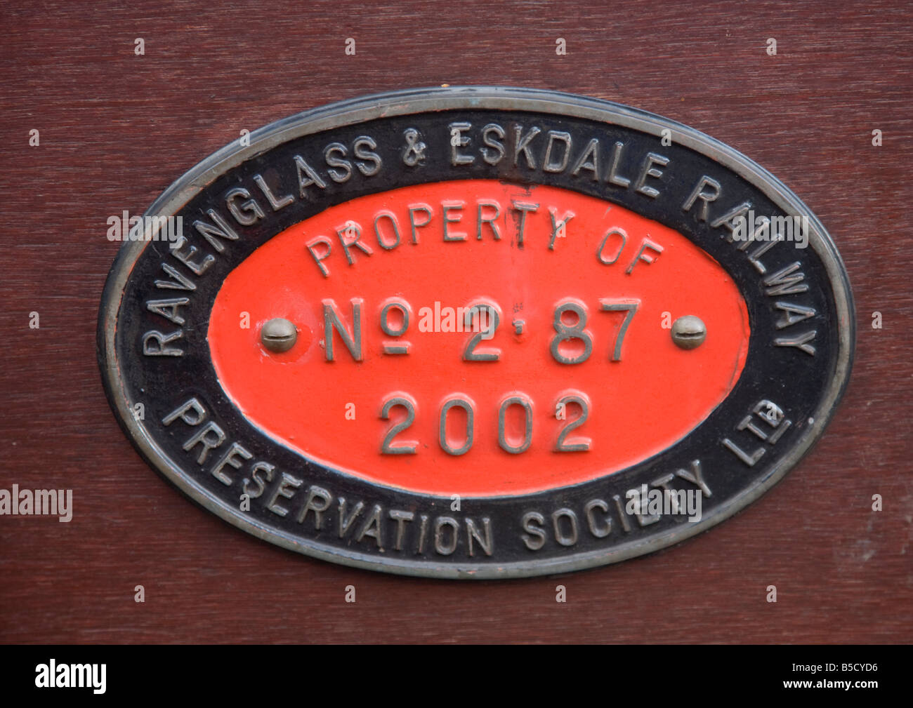 Passo la piastra sull'Ravenglass Eskdale Railway in Cumbria Foto Stock