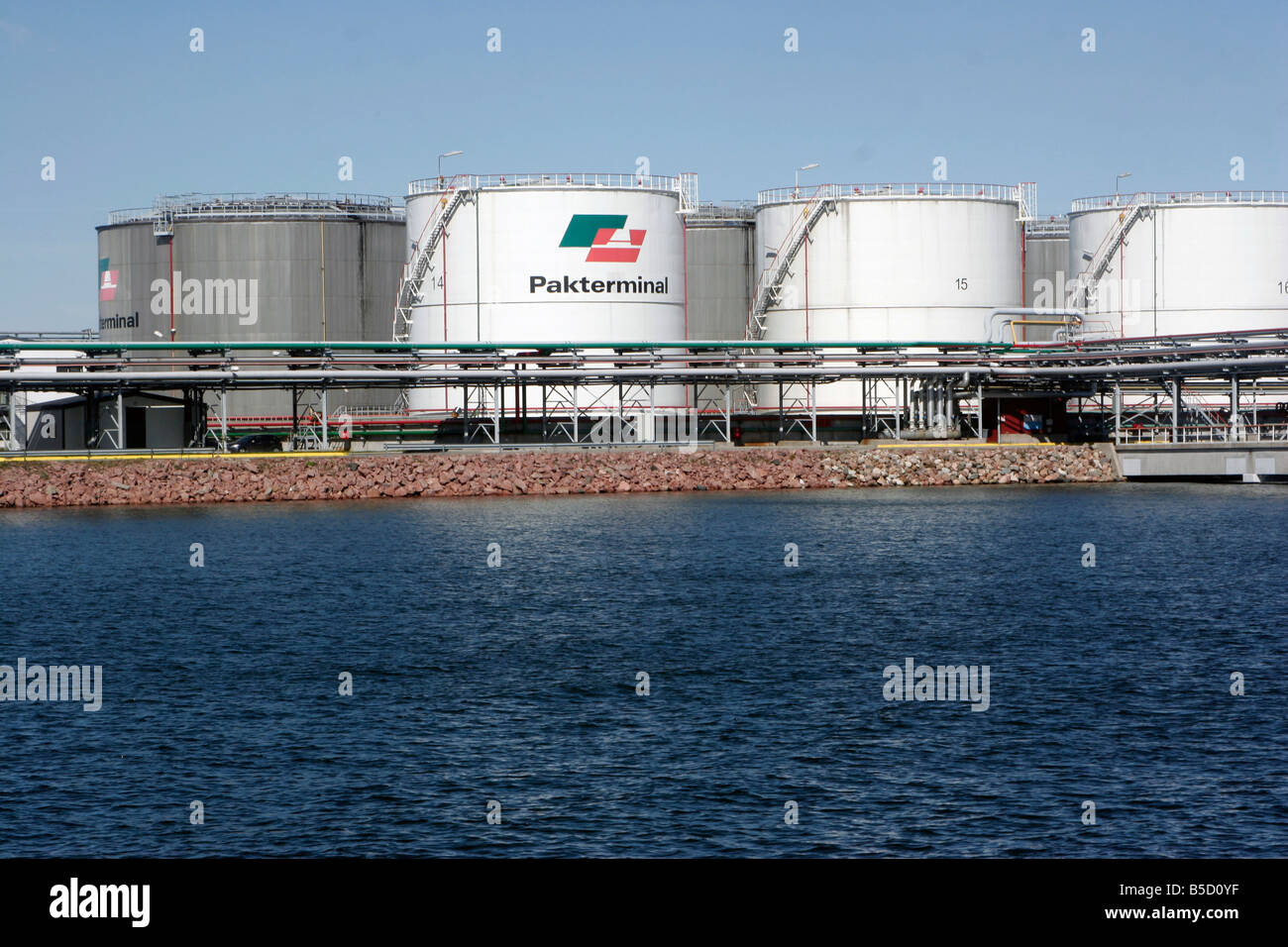 La vista di uno dei più grandi Tallinns flag ship di Estonia s di transito nazionali Pakterminal industria Foto Stock