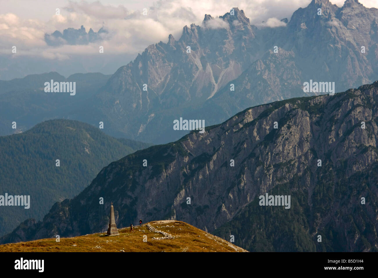 Le Dolomiti di Sesto intorno alle Tre Cime di Lavaredo o tre cime di Lavaredo nelle vicinanze di Dobbiaco nel nordest d'Italia Foto Stock