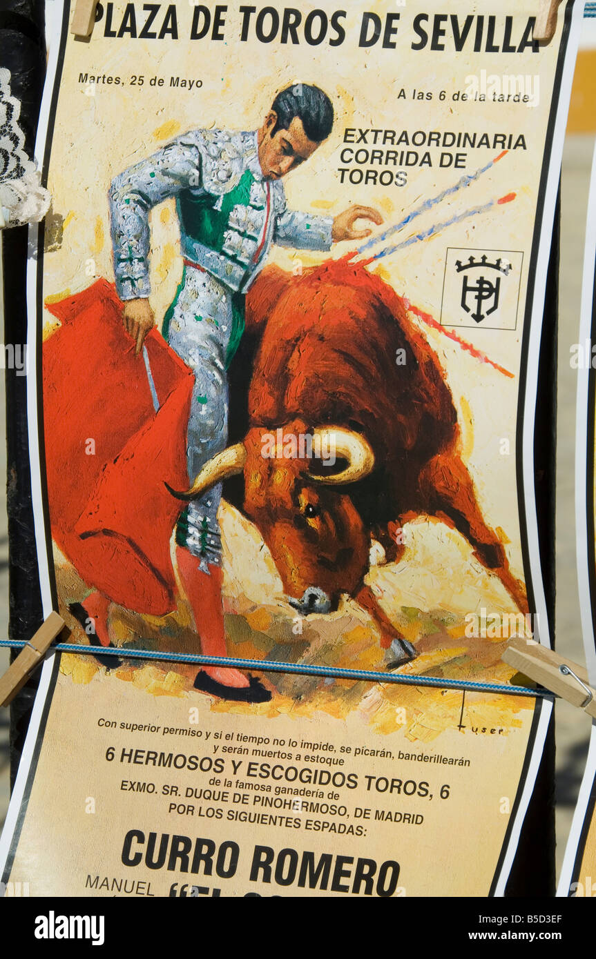 Old Bull fighting posters in vendita presso il Bull Ring, Plaza de Toros de la Maestranza, Siviglia, Andalusia, Spagna Foto Stock