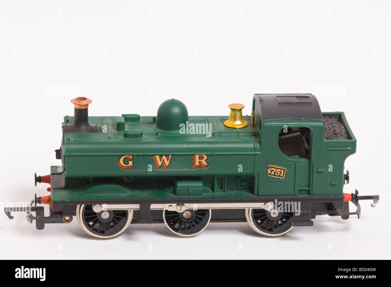 Close up di un Hornby GWR vapore modello di treno in livrea verde sparato contro uno sfondo bianco (tagliare) in uno studio Foto Stock