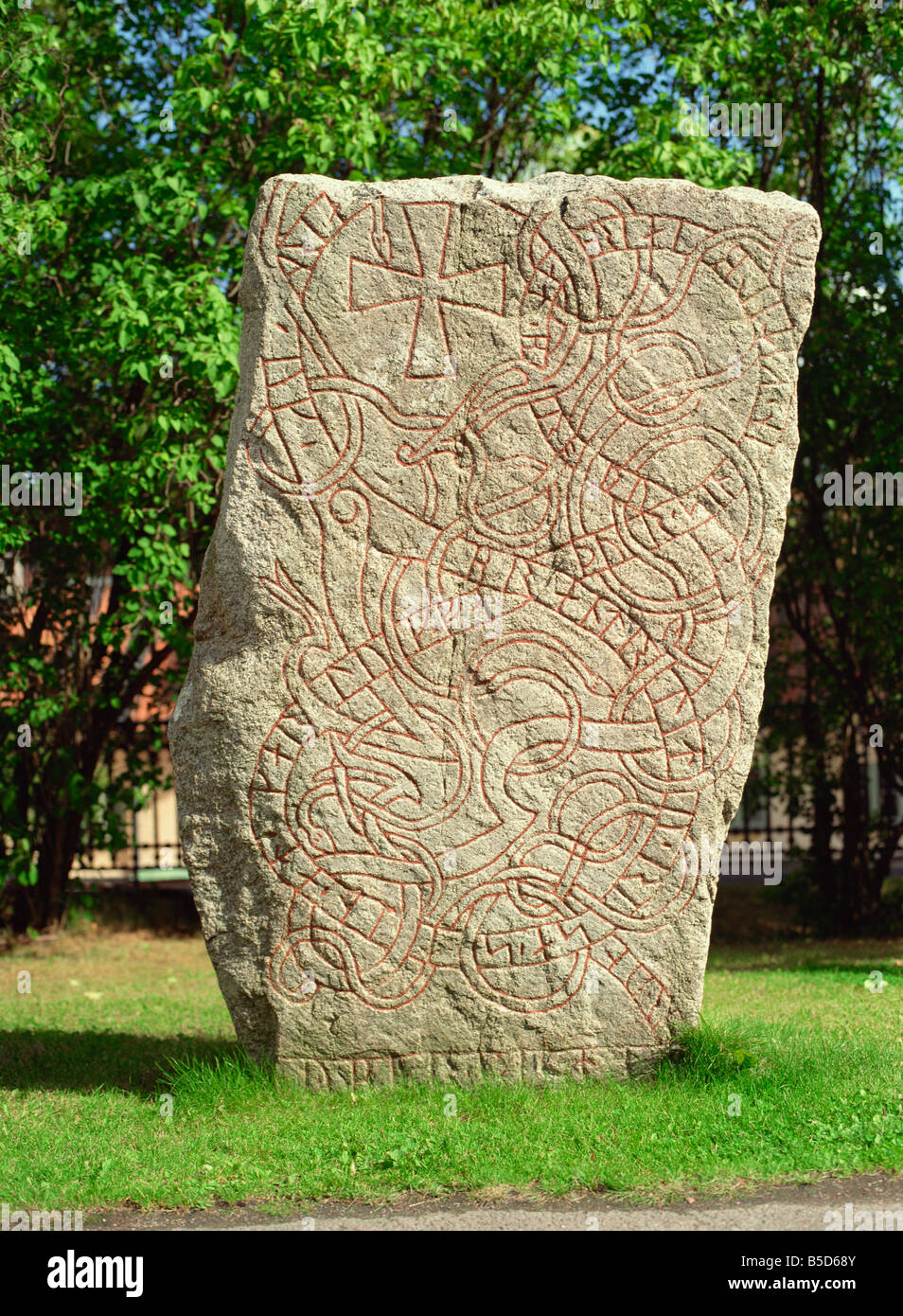 Pietra runica nella motivazione della cattedrale di Uppsala Svezia Scandinavia Europa Foto Stock