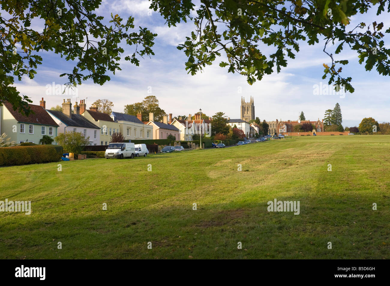 Case in Long Melford, Suffolk, Regno Unito, guardando verso la chiesa Foto Stock Case in Long Melford, Suffolk, Regno Unito, guardando verso la chiesa Foto Stock